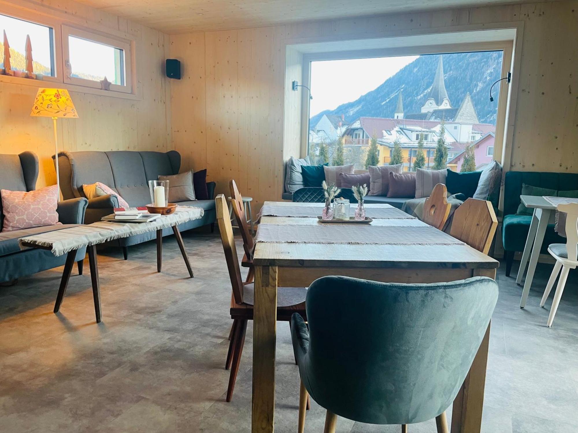 Pension Geissler-Reicher Oberwoelz Stadt エクステリア 写真